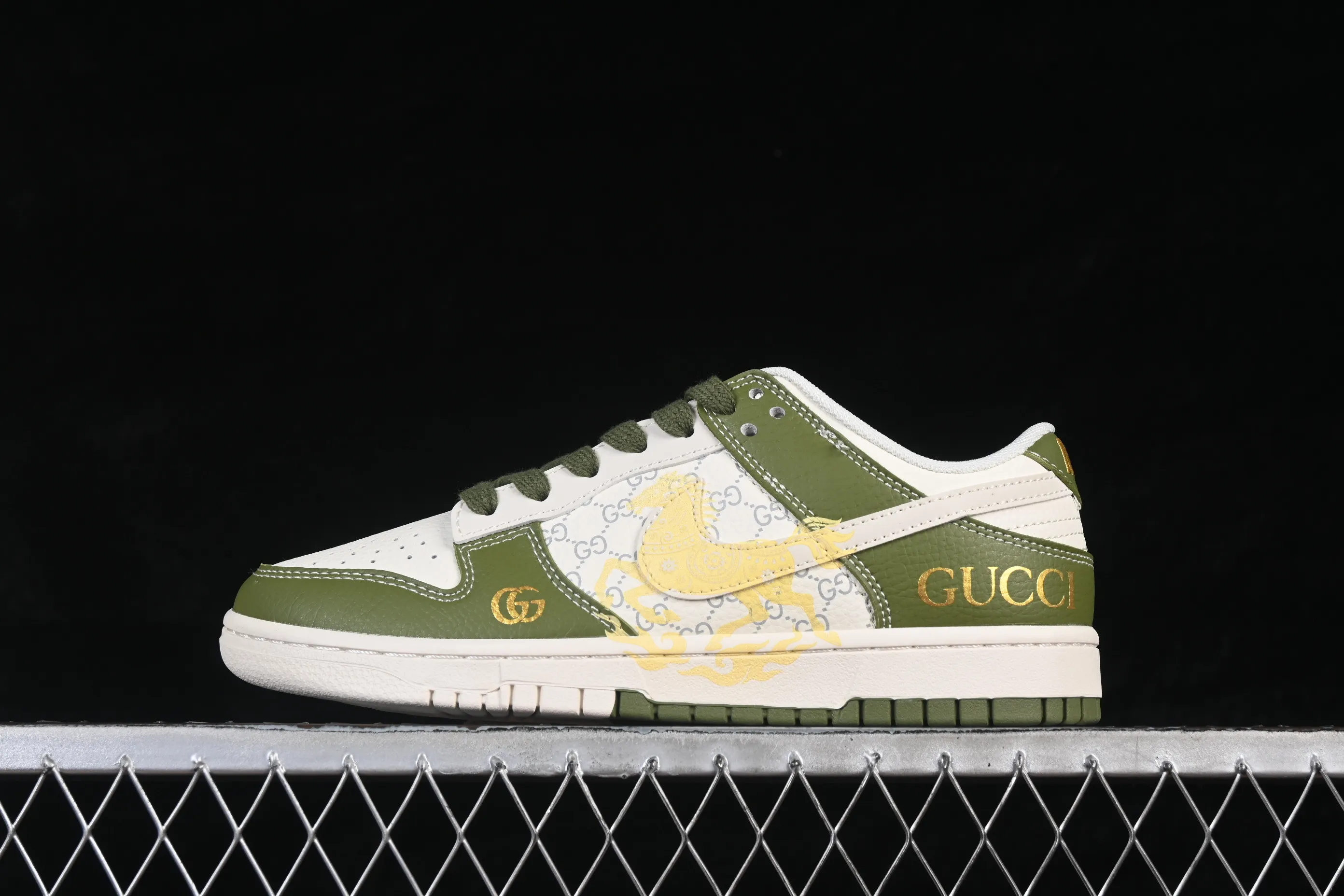 All categories Nk SB Dunk Series Nk SB Dunk Low High-end customized low-top sneakers Nike SB Dunk Low Year of the Horse limited edition Gucci Green Anniversary high-end customized low-top casual sneakers SD6888-106